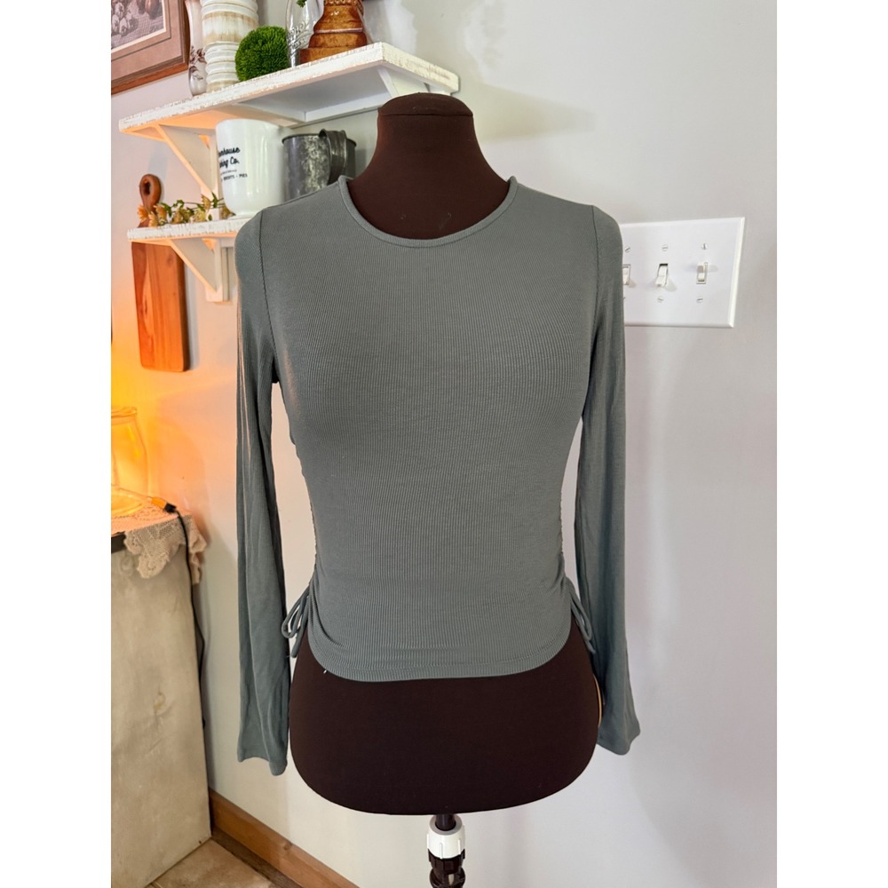 White Fox Ribbed Long Sleeve Top Size M Sage Green Ruched Cinch Side stretchy